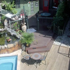 https://one32-guesthouse-bejeweled.comcaribbean.com